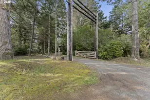 89042 W Randolph Ln, Bandon, OR 97411 - Photo 2