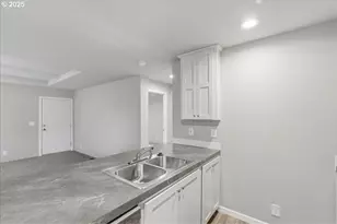 20815 Walnut St, Aurora, OR 97002 - Photo 10