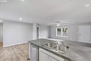 20815 Walnut St, Aurora, OR 97002 - Photo 12