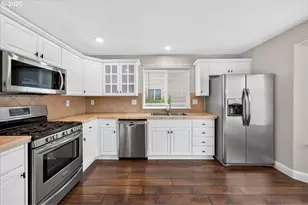 881 N 28th Ave, Cornelius, OR 97113 - Photo 10