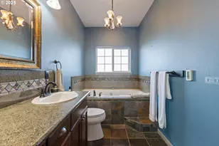 1548 NE Rocky Ridge Dr, Roseburg, OR 97470 - Photo 22