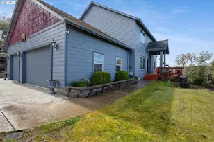 1548 NE Rocky Ridge Dr, Roseburg, OR 97470 - Photo 2