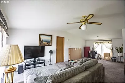 313 12th St #11, La Grande, OR 97850 - Photo 2