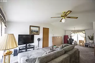 313 12th St, La Grande, OR 97850 - Photo 2