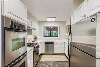 6405 SW Radcliffe St, Portland, OR 97219 - Photo 8