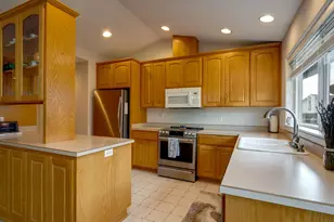 2083 NW Willamette Dr, McMinnville, OR 97128 - Photo 10