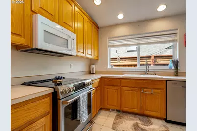 2083 NW Willamette Dr, McMinnville, OR 97128 - Photo 12