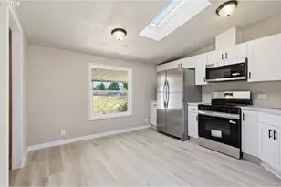 386 Lochaven Ave, Springfield, OR 97477 - Photo 12