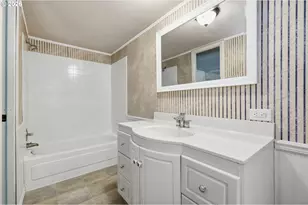 386 Lochaven Ave, Springfield, OR 97477 - Photo 32