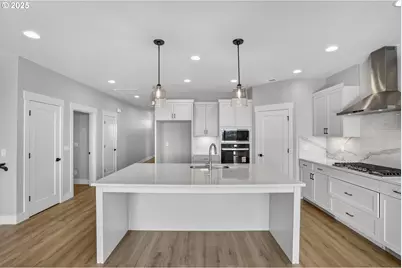 12130 SW Turnagain Dr, Tigard, OR 97224 - Photo 10