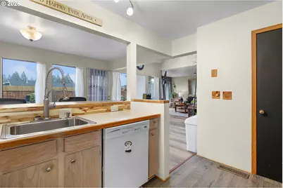 605 Deerwood Ct, Winston, OR 97496 - Photo 6