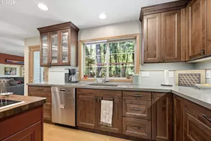 1894 W 27th Pl, Eugene, OR 97405 - Photo 14