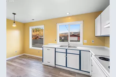 3220 Midway Rd, Hood River, OR 97031 - Photo 6