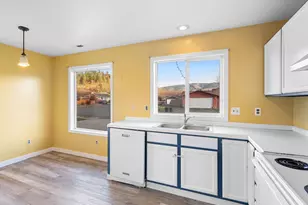 3220 Midway Rd, Hood River, OR 97031 - Photo 6