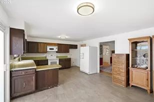 1719 Division St, Oregon City, OR 97045 - Photo 10