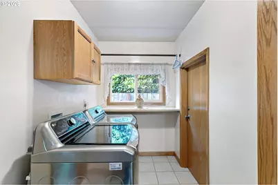 1295 Betty Ln, Eugene, OR 97404 - Photo 18