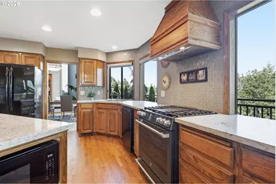 7823 SE 140th Dr, Portland, OR 97236 - Photo 10
