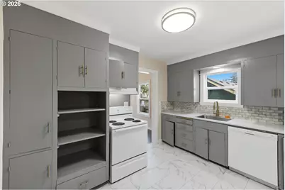 1391 Central Ave, Coos Bay, OR 97420 - Photo 10