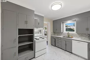 1391 Central Ave, Coos Bay, OR 97420 - Photo 10