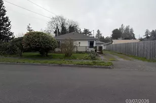 456 N Cammann St, Coos Bay, OR 97420 - Photo 1