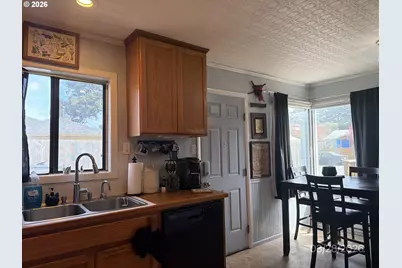 456 N Cammann St, Coos Bay, OR 97420 - Photo 30