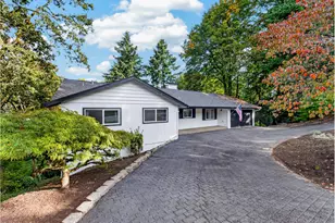 17701 Overlook Cir, Lake Oswego, OR 97034 - Photo 2