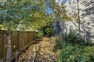 3715 N Knoll Dr, Newberg, OR 97132 - Photo 46