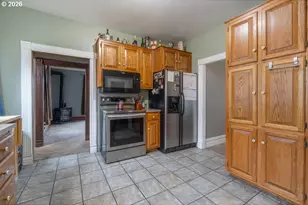 243 N Lane St, Cottage Grove, OR 97424 - Photo 4