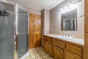 243 N Lane St, Cottage Grove, OR 97424 - Photo 10