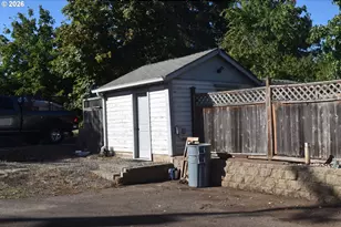 243 N Lane St, Cottage Grove, OR 97424 - Photo 16