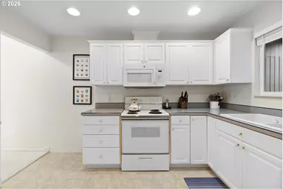 17666 NW Rolling Hill Ln, Beaverton, OR 97006 - Photo 6