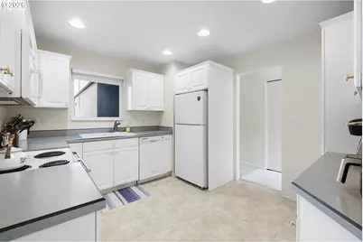 17666 NW Rolling Hill Ln, Beaverton, OR 97006 - Photo 8