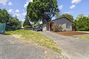 605 S Center St, Newberg, OR 97132 - Photo 6