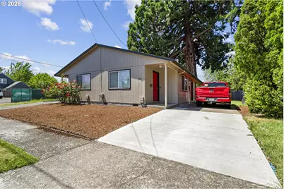 605 S Center St, Newberg, OR 97132 - Photo 2