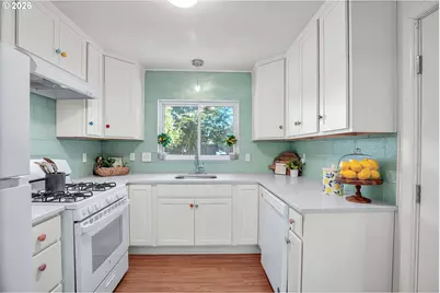 12050 NE Broadway, Portland, OR 97220 - Photo 14