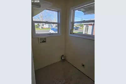 1589 NW Calkins Ave, Roseburg, OR 97471 - Photo 10