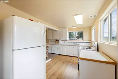 1548 Harlan St, Roseburg, OR 97471 - Photo 20