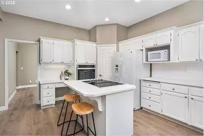 19812 Castleberry Loop, Oregon City, OR 97045 - Photo 10