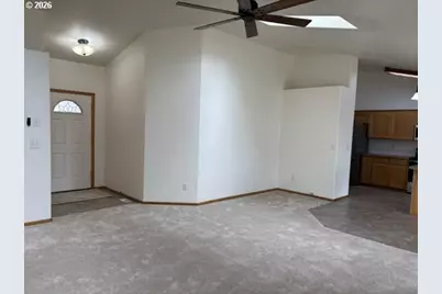 717 Creswood Dr, Creswell, OR 97426 - Photo 4