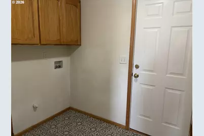717 Creswood Dr, Creswell, OR 97426 - Photo 12