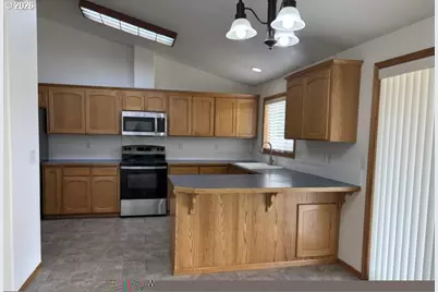 717 Creswood Dr, Creswell, OR 97426 - Photo 8