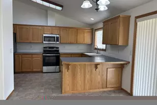 717 Creswood Dr, Creswell, OR 97426 - Photo 8
