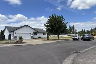 717 Creswood Dr, Creswell, OR 97426 - Photo 22
