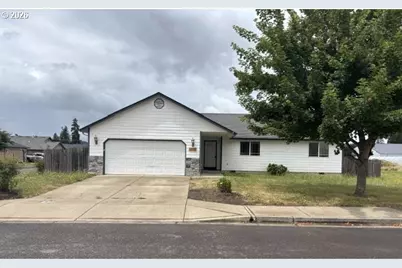 717 Creswood Dr, Creswell, OR 97426 - Photo 2