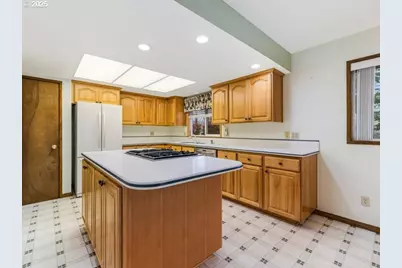 690 Marylhurst Dr, West Linn, OR 97068 - Photo 12