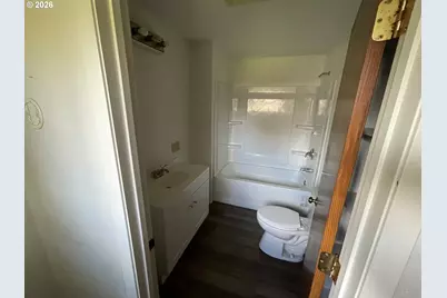 911 NE Newton Creek Rd, Roseburg, OR 97470 - Photo 10