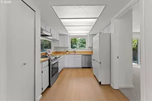 12025 SW Springwood Dr, Portland, OR 97223 - Photo 16