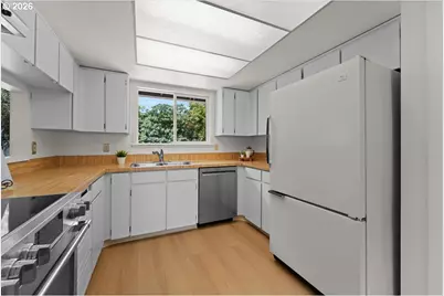 12025 SW Springwood Dr, Portland, OR 97223 - Photo 18