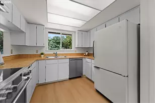 12025 SW Springwood Dr, Portland, OR 97223 - Photo 18