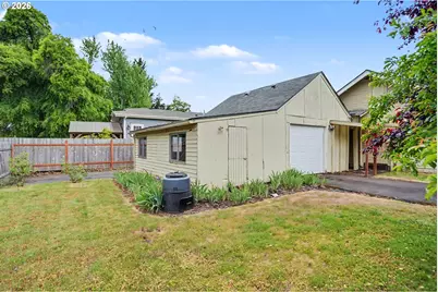 1148 S Water St, Silverton, OR 97381 - Photo 26